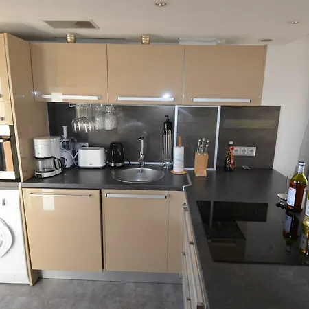 Rooftop 8 Personnes Grande Terrasse Avec Parking Quartier Aeroport Apartment *